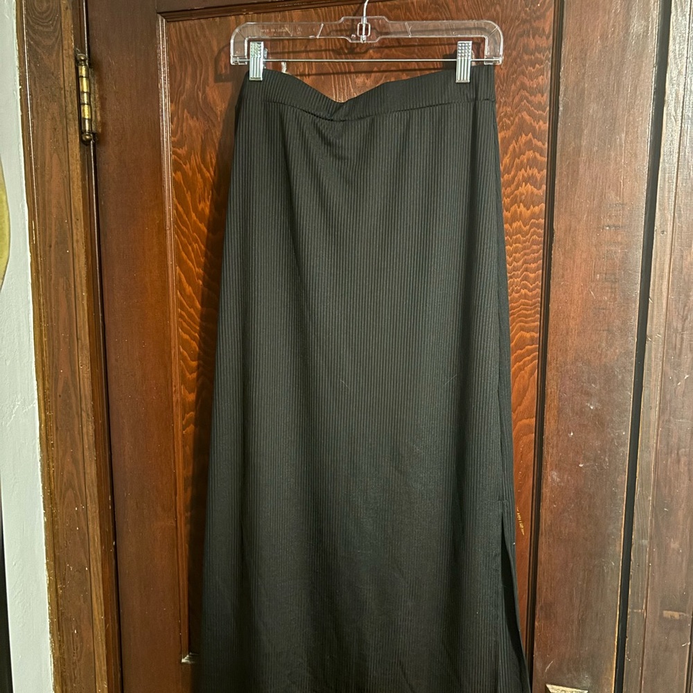 Black Ribbed Midi Skirt with Slit